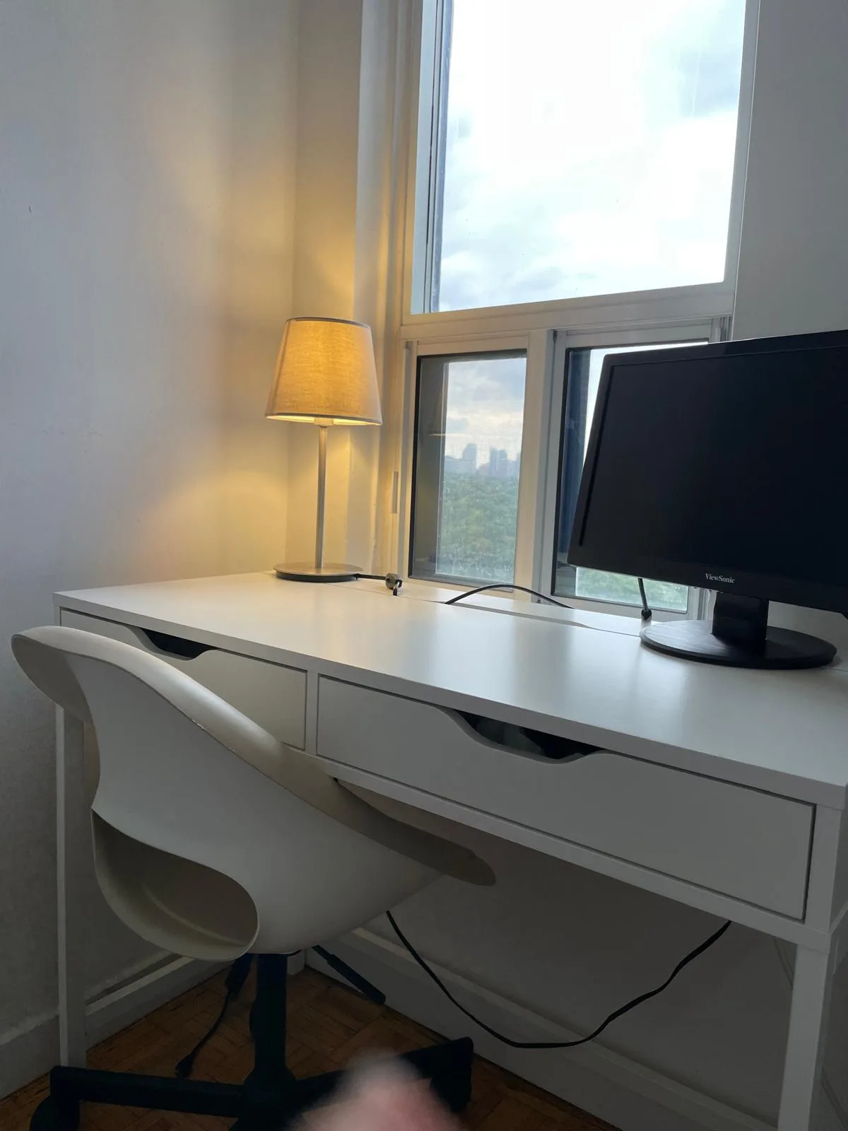 Modern Desk thumbnail