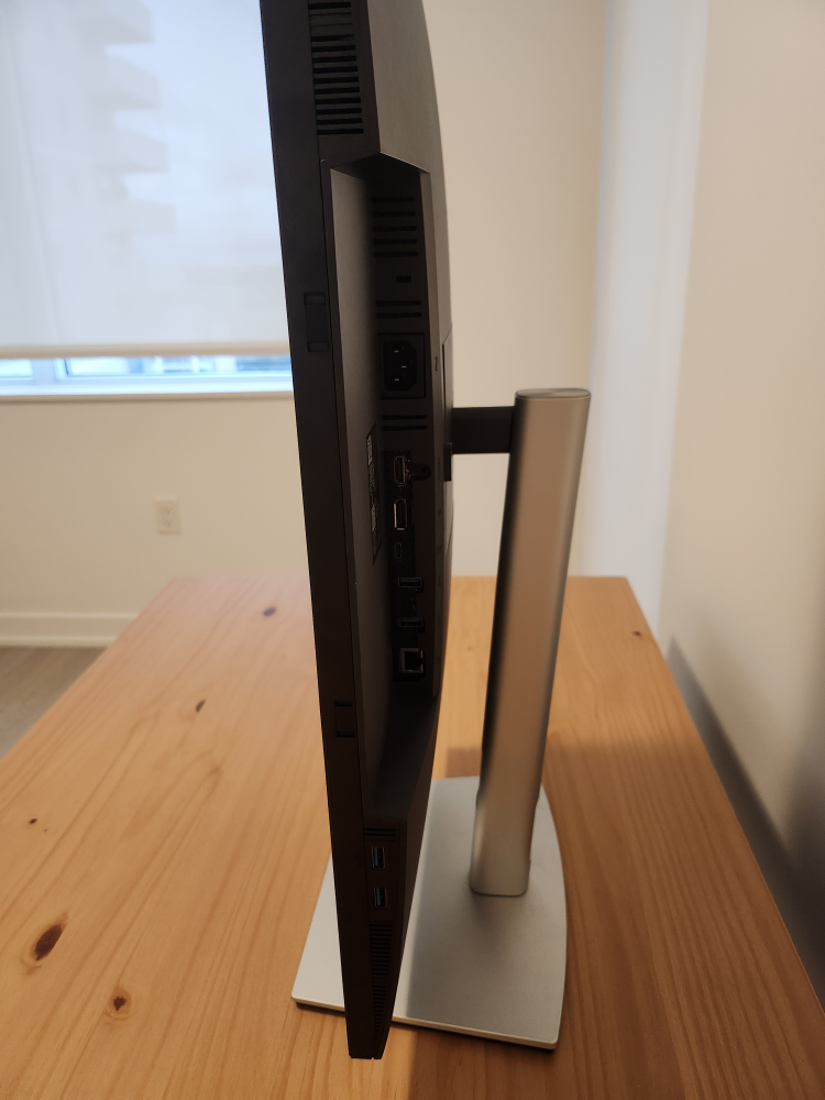 MOVING SALE - Dell 27" 4K USB - C Hub Monitor - photo 5