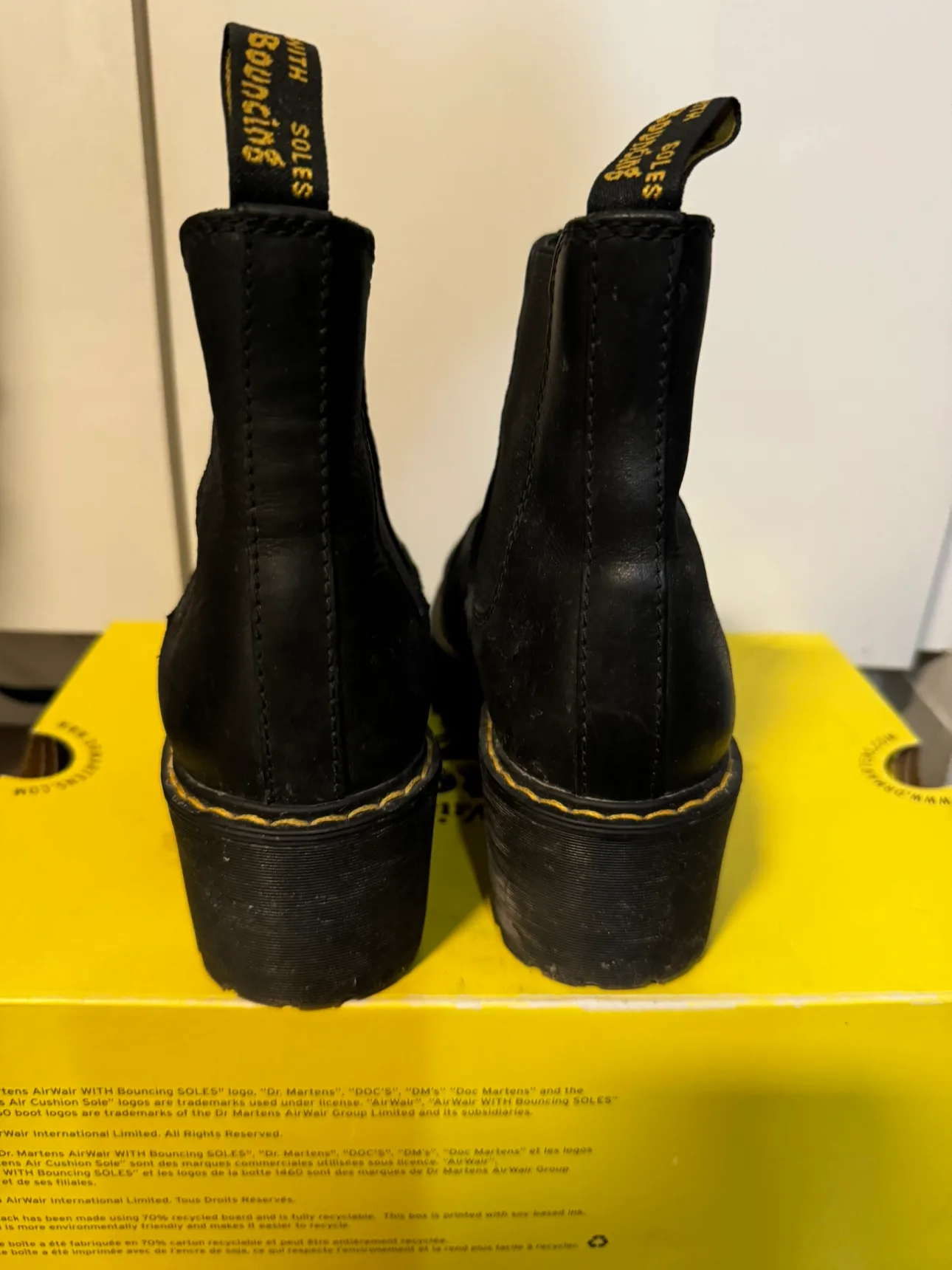Dr. Martens Chelsea Boots image indicator(2)