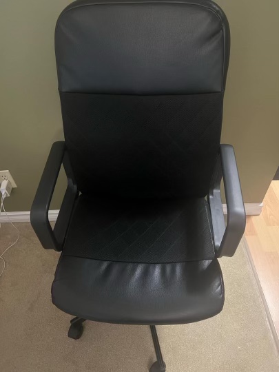 Black office/ computer chair