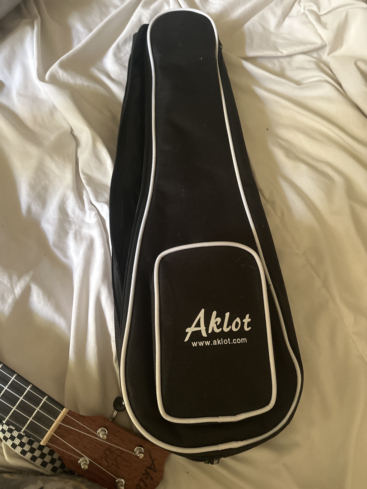 Ukulele - photo 4