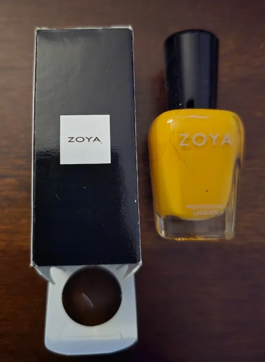 Bundle multiple Nail Polish + lipsticks + shampoo image indicator(9)