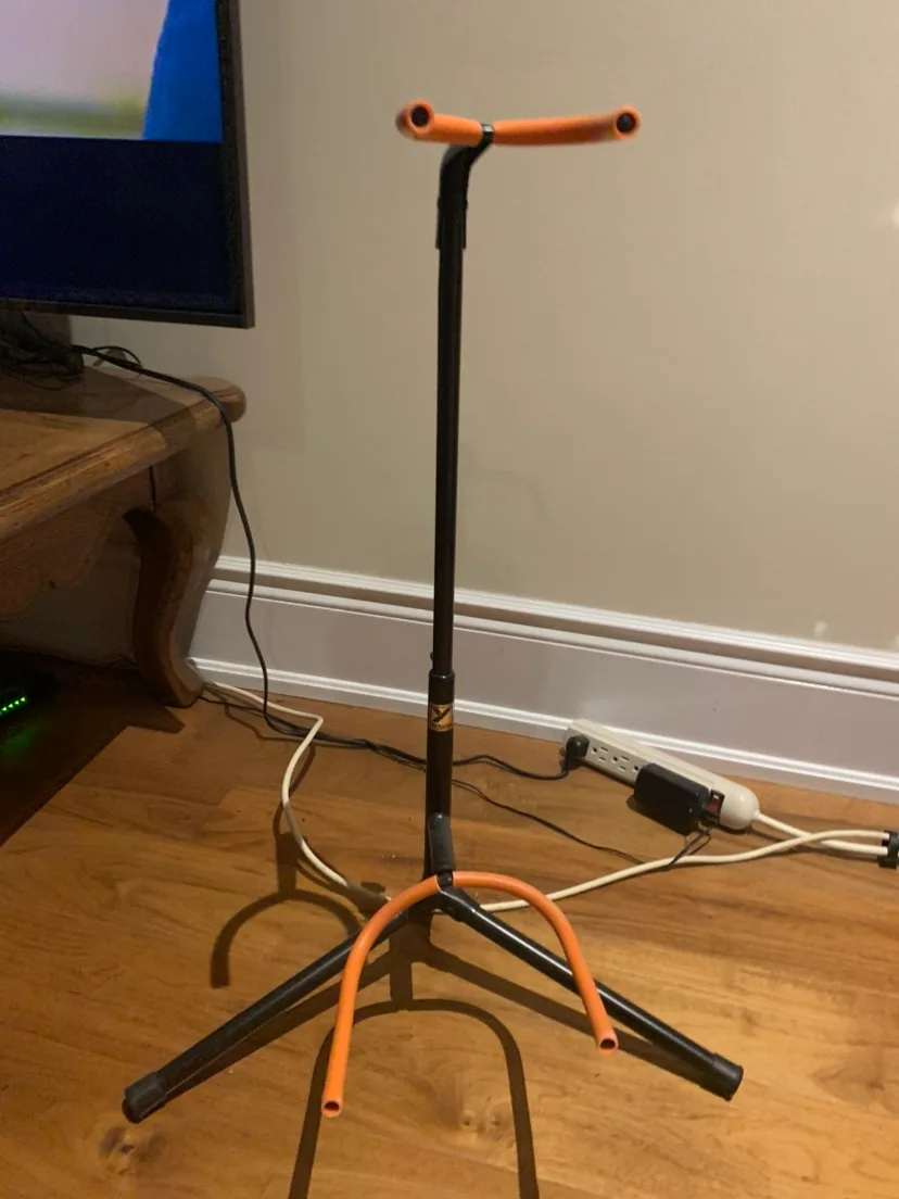 Yamaha Acoustic Guitar with stand and case image indicator(2)