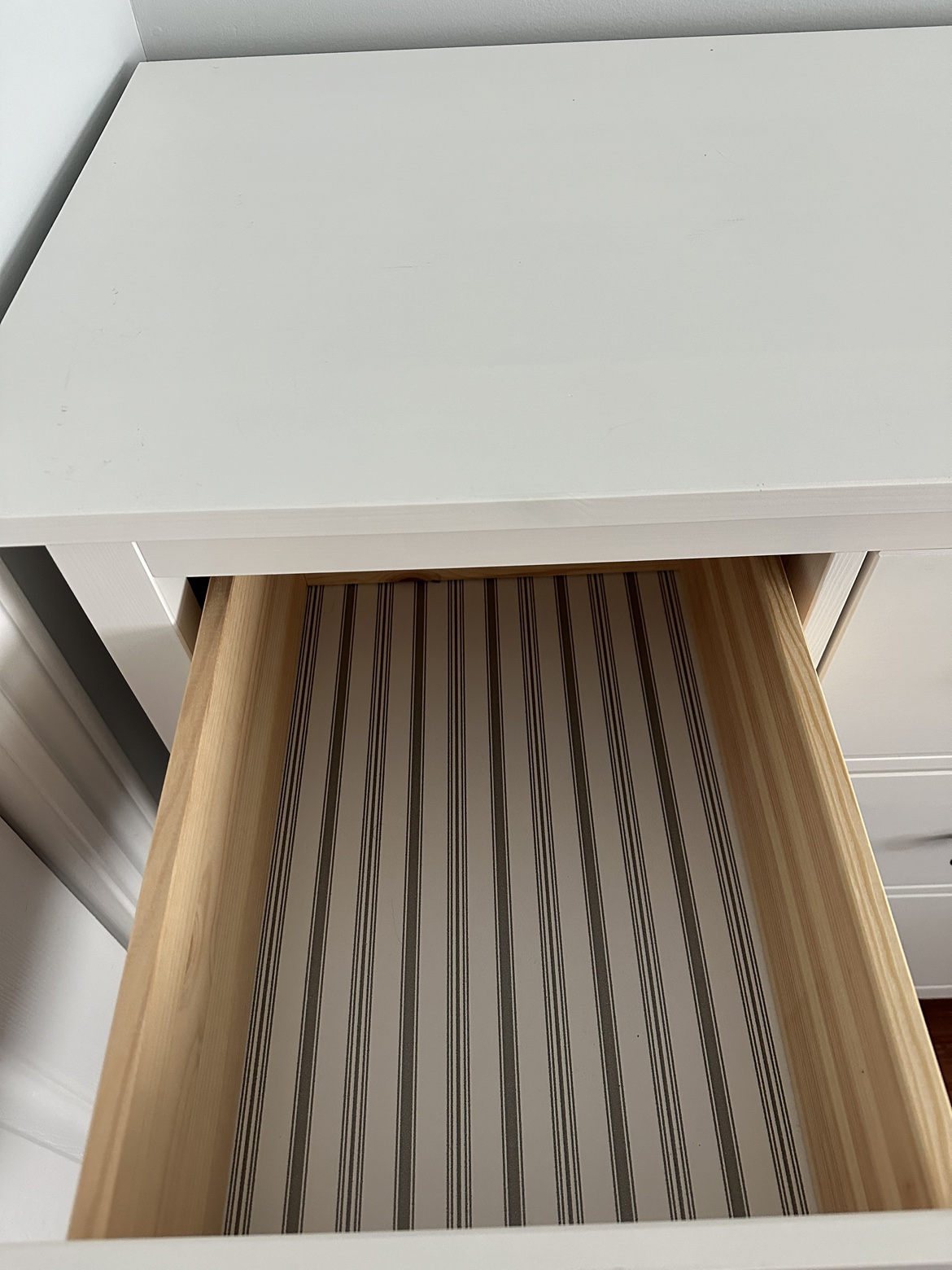 Hemmes Dresser White 8 Drawer - photo 3