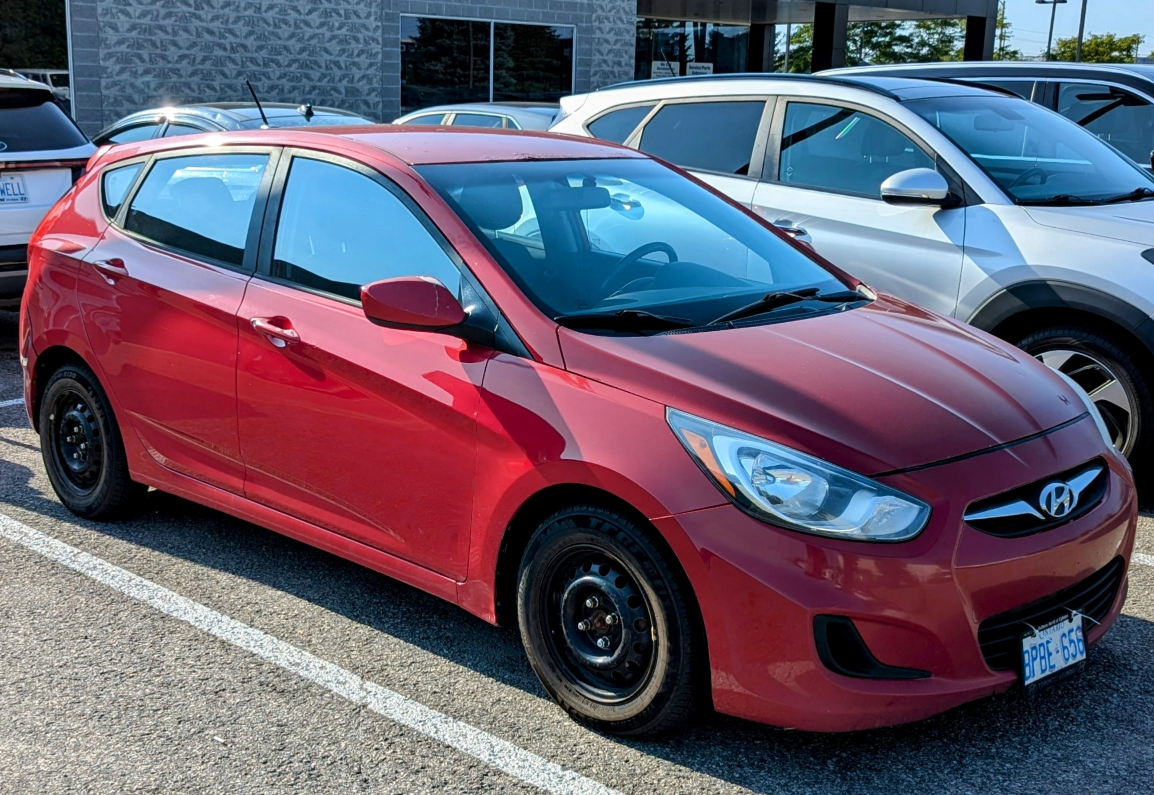 2012 Hyundai Accent GL *New Battery, Remote Starter and more* - photo 5