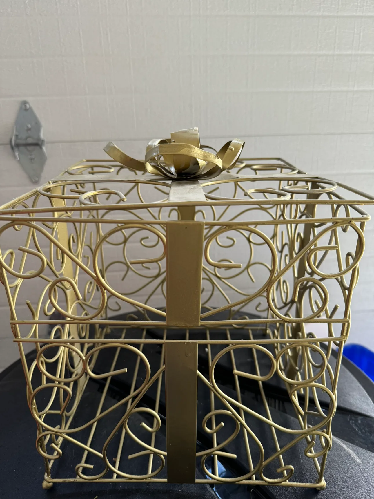 Gold and Crystal Gift Box thumbnail