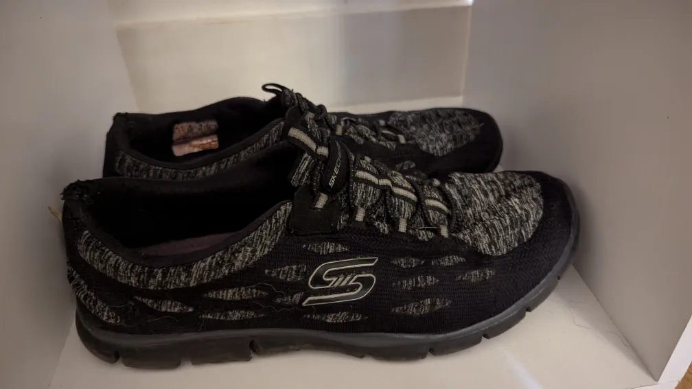 Skechers Shoes - 8.5W #freecycle thumbnail