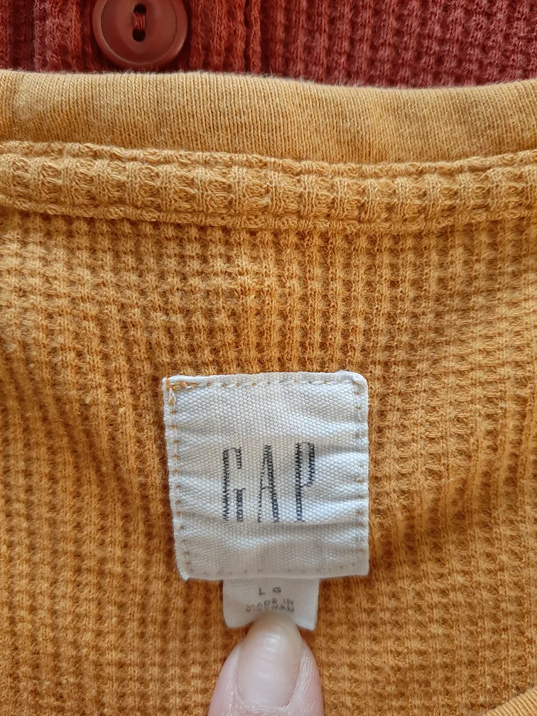 long sleeve t-shirt image indicator(3)