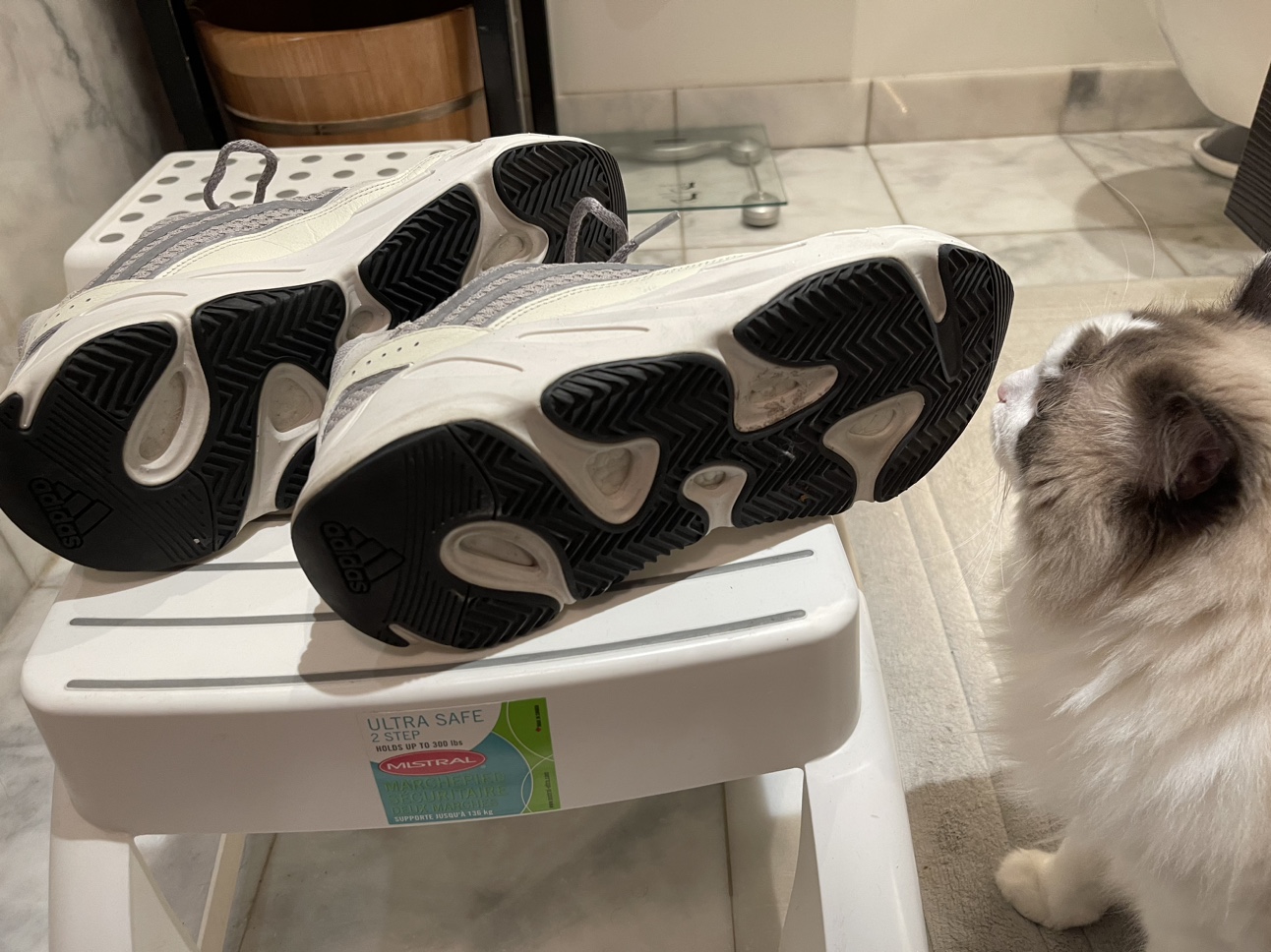 Yeezy 700 men size 9.5 - photo 4