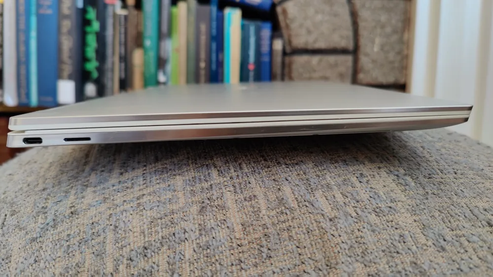 Dell XPS 13 2-in-1 Touchscreen Laptop image indicator(5)