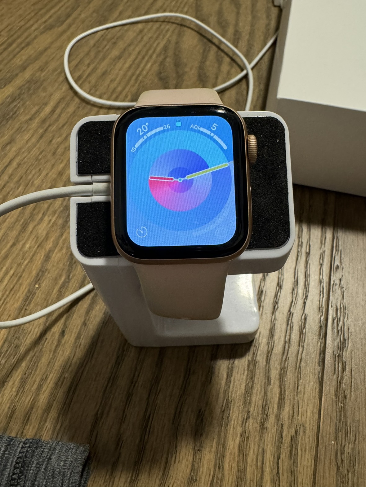 Apple Watch Series 5 GPS+cellular in GREAT CONDITION WITH BOX - photo 2