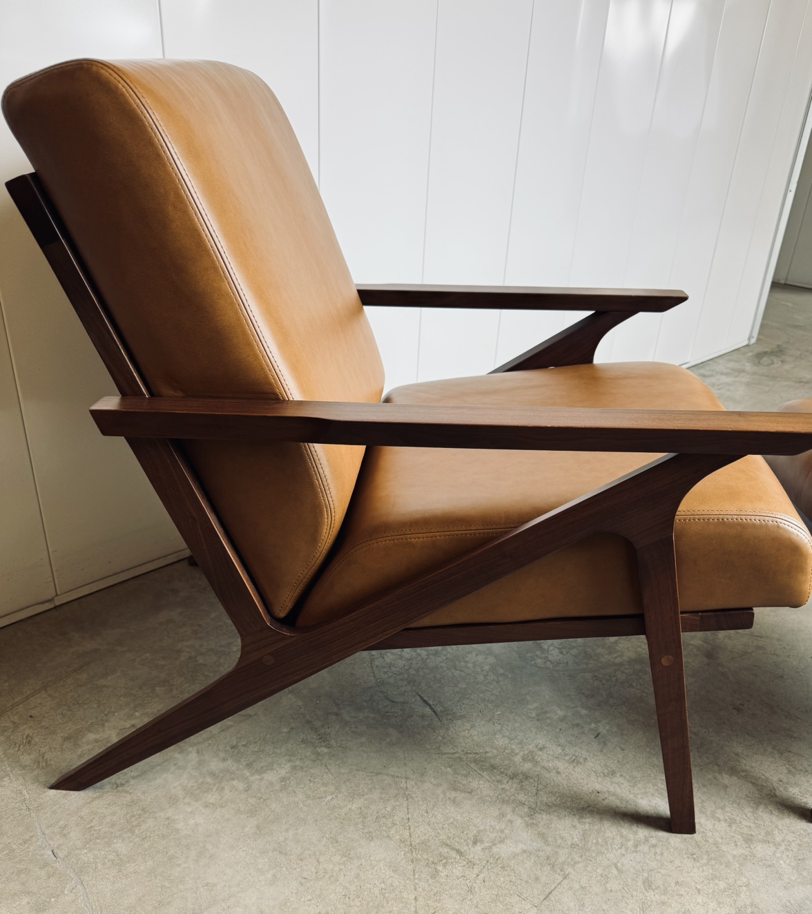 ARTICLE Mid-Century Modern Leather and Hardwood Lounge Set - photo 2
