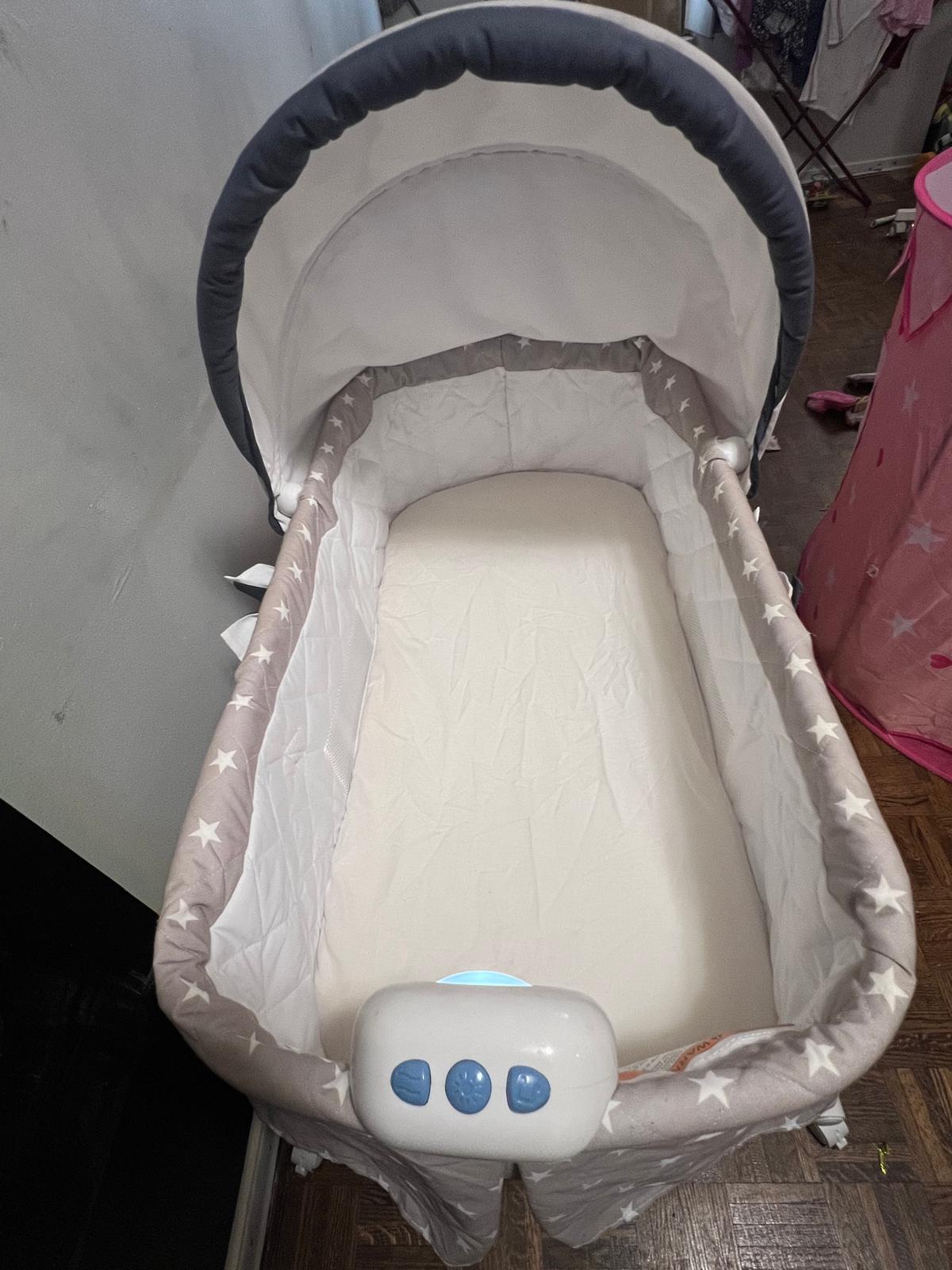 Baby Bassinet with Canopy - photo 5