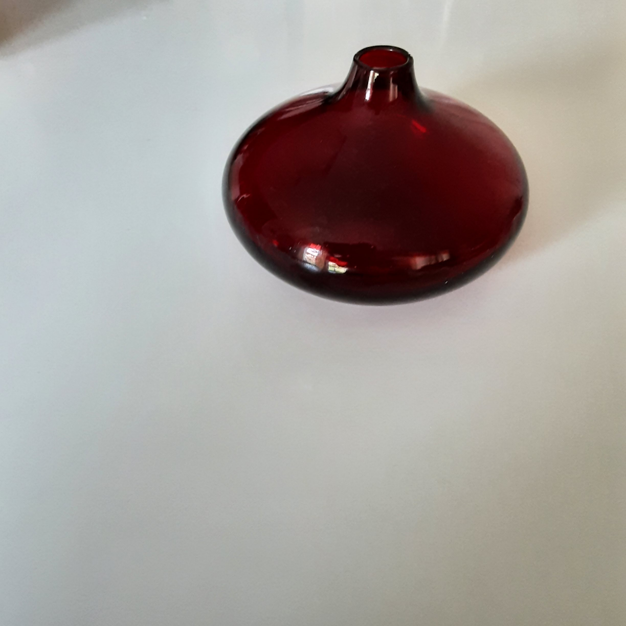 Red Glass Vase - photo 2