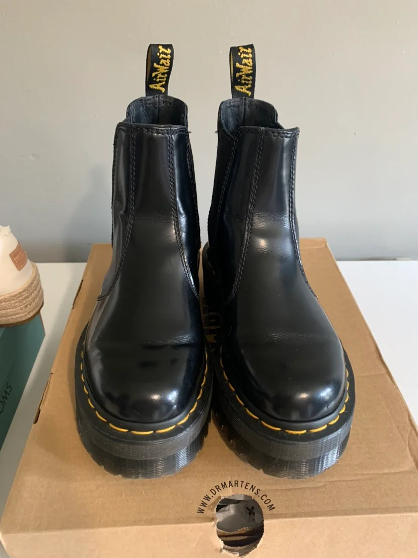 Dr. Martens Women's Chelsea Boots thumbnail
