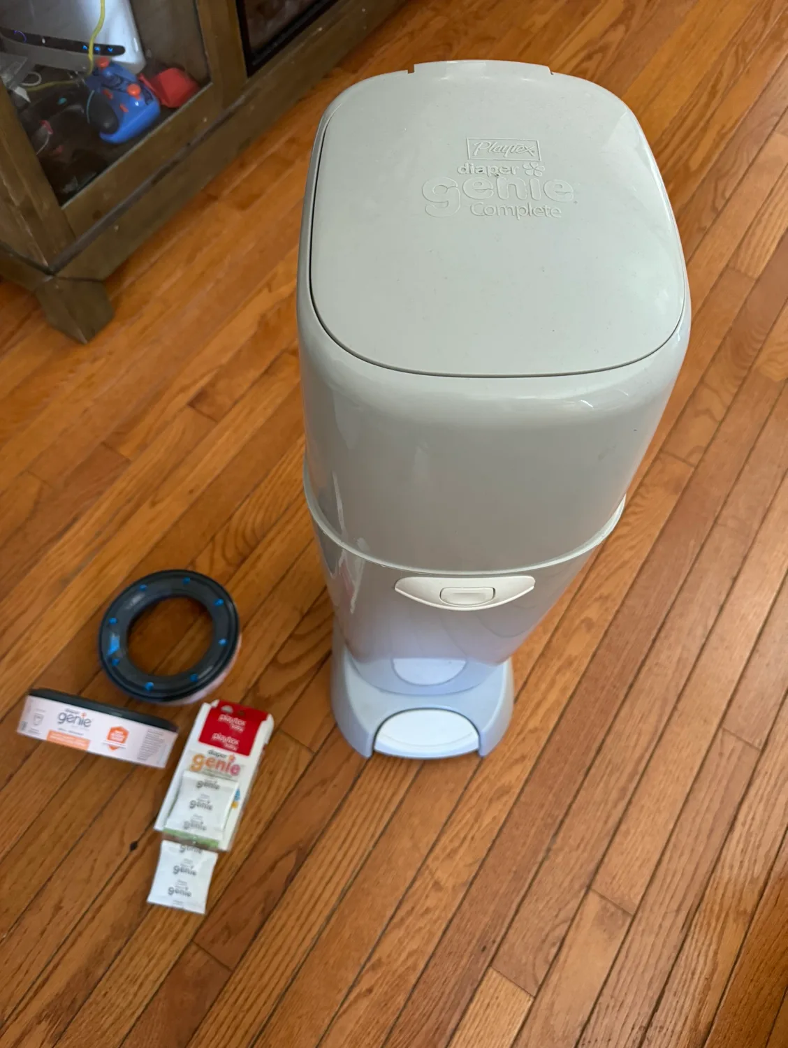 🧡 Playtex Diaper Genie Pail with carbon filter and refill bags thumbnail