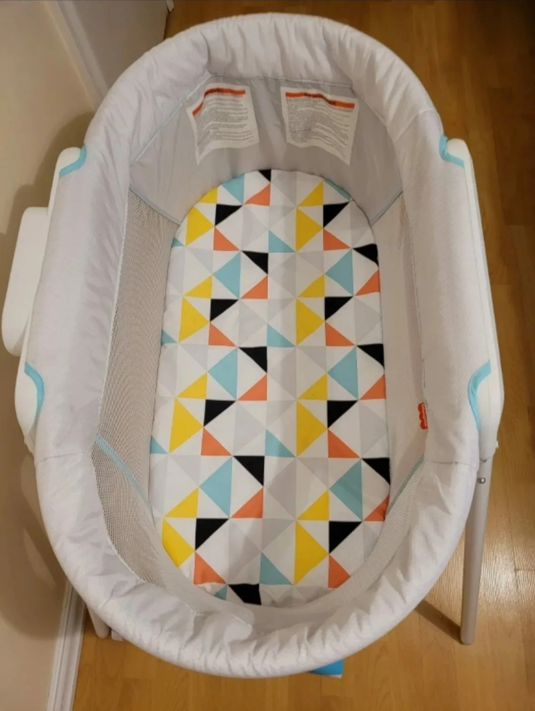 Fisher-Price Soothing Motions Bassinet image indicator(2)