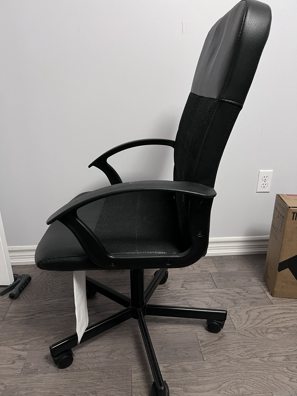 Black Office Chair - photo 3
