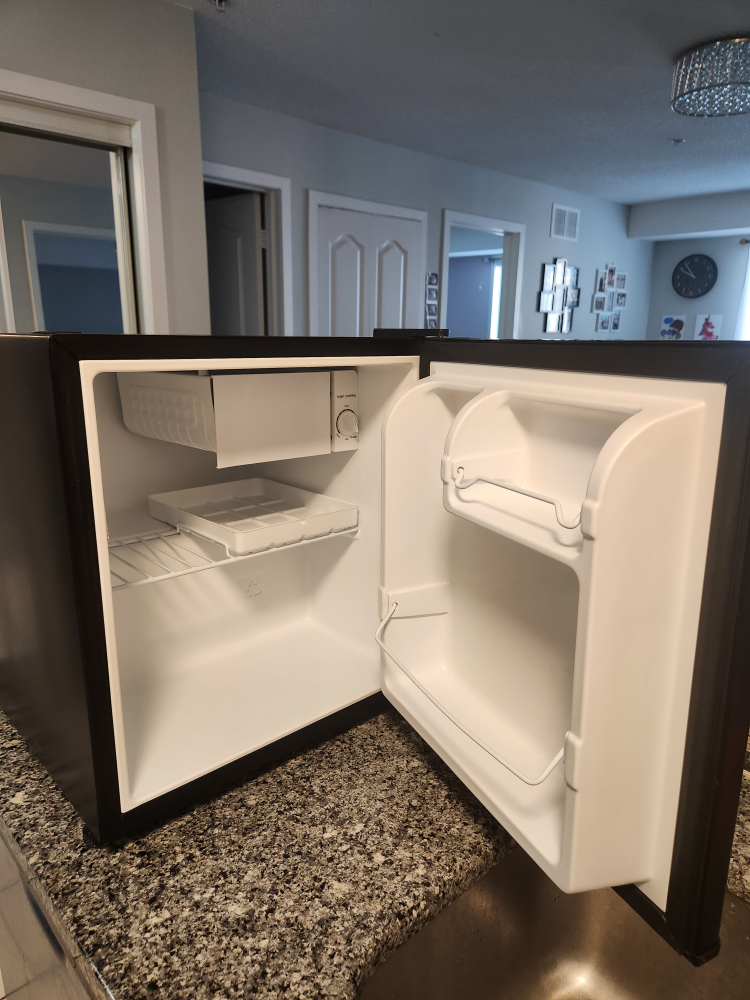 Sunbeam Mini Fridge - photo 2