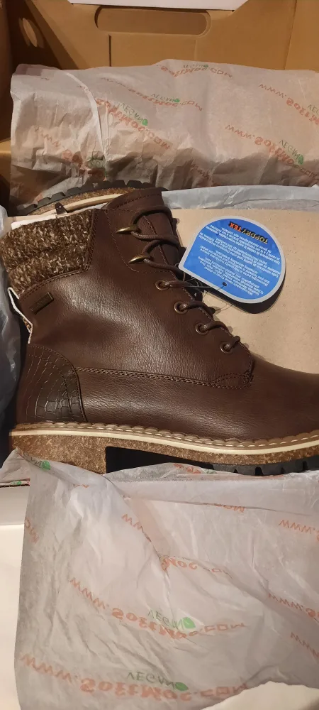 Brand New Women's 8 Softmoc Vegan Waterproof Boots image indicator(3)