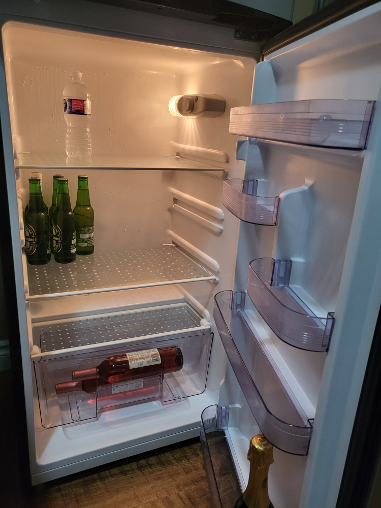 Igloo Compact Refrigerator - photo 2