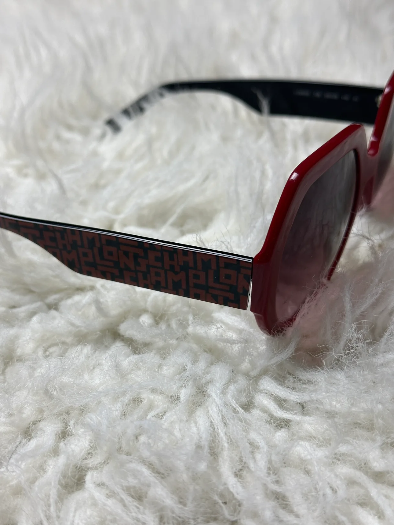 Red Sunglasses image indicator(2)