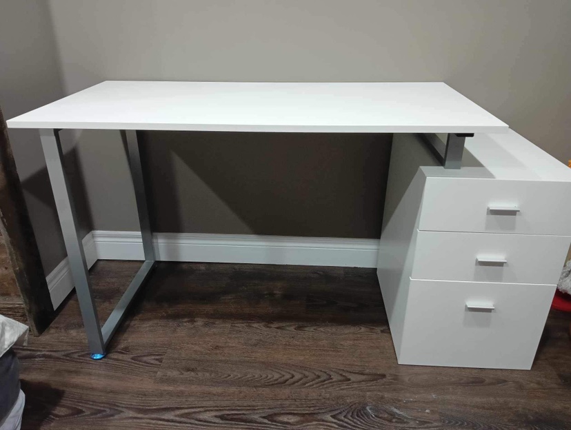 White Desk with Three Drawers, in very good  condition. - photo 3