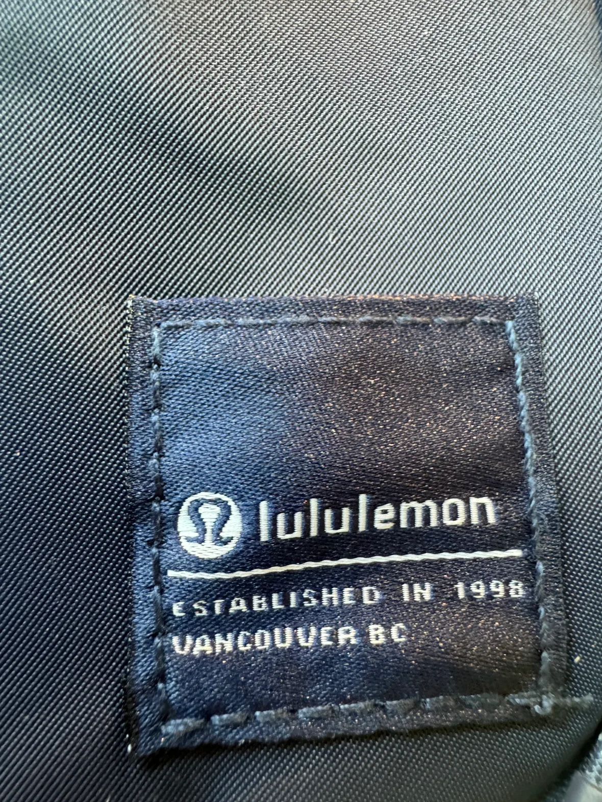 Lululemon Cross Body Bag Brand New with Tags image indicator(2)