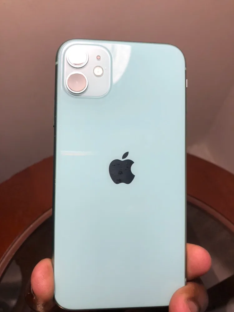 Beautiful iPhone 11 64GB(everything included) thumbnail