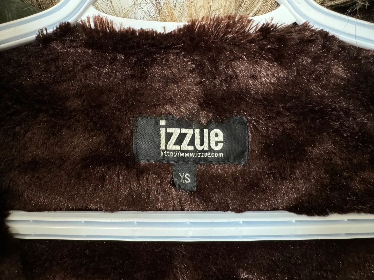 izzue Women’s Green Winter Parka with fleece lining image indicator(7)