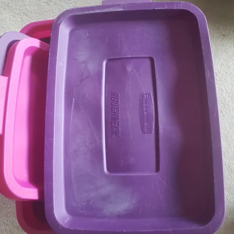 3 Rubbermaid Roughneck Storage Totes image indicator(2)