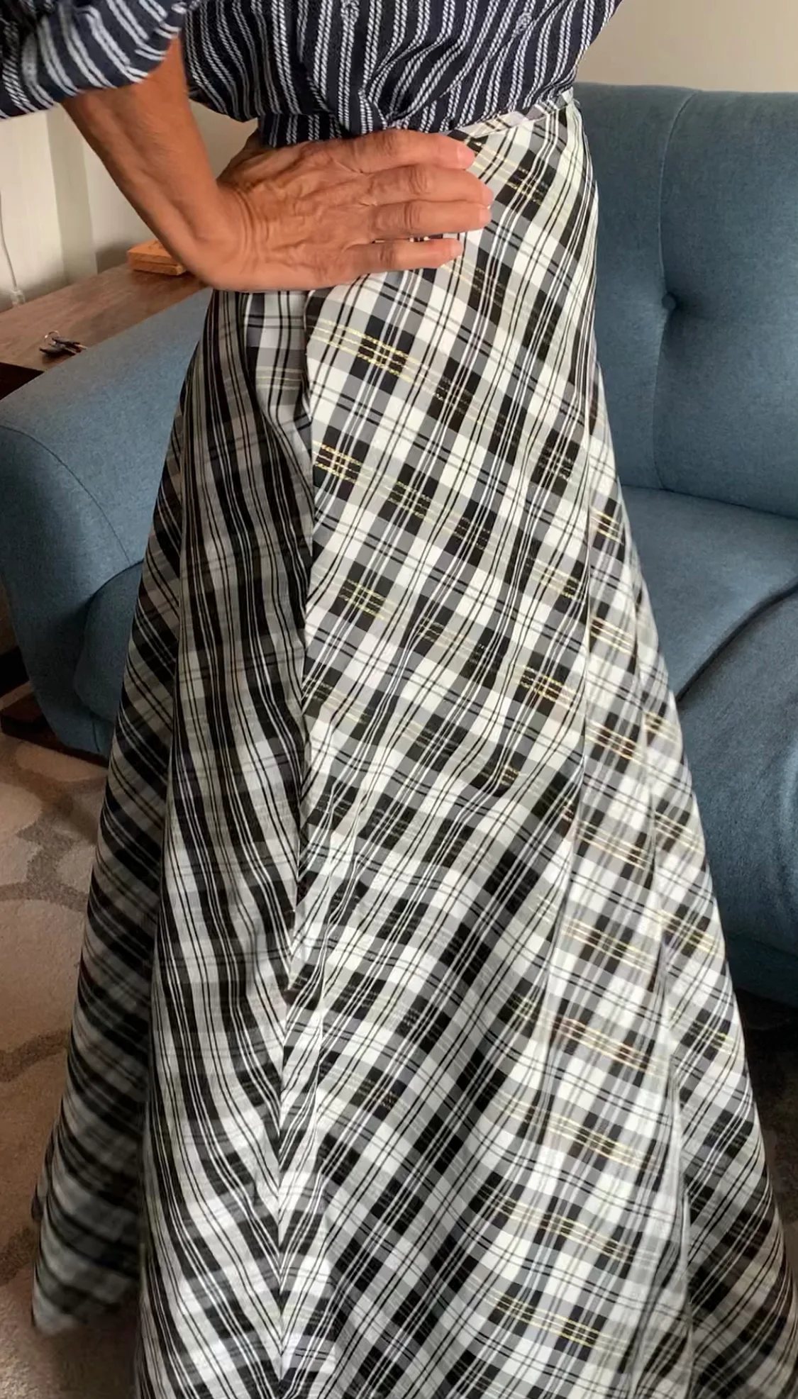 Vintage Black, White, & Gold Plaid Skirt - Perfect 4 Holidays! image indicator(10)