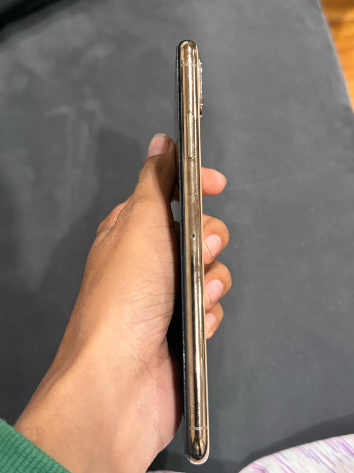 iPhone XS Max Gold 256gb image indicator(3)