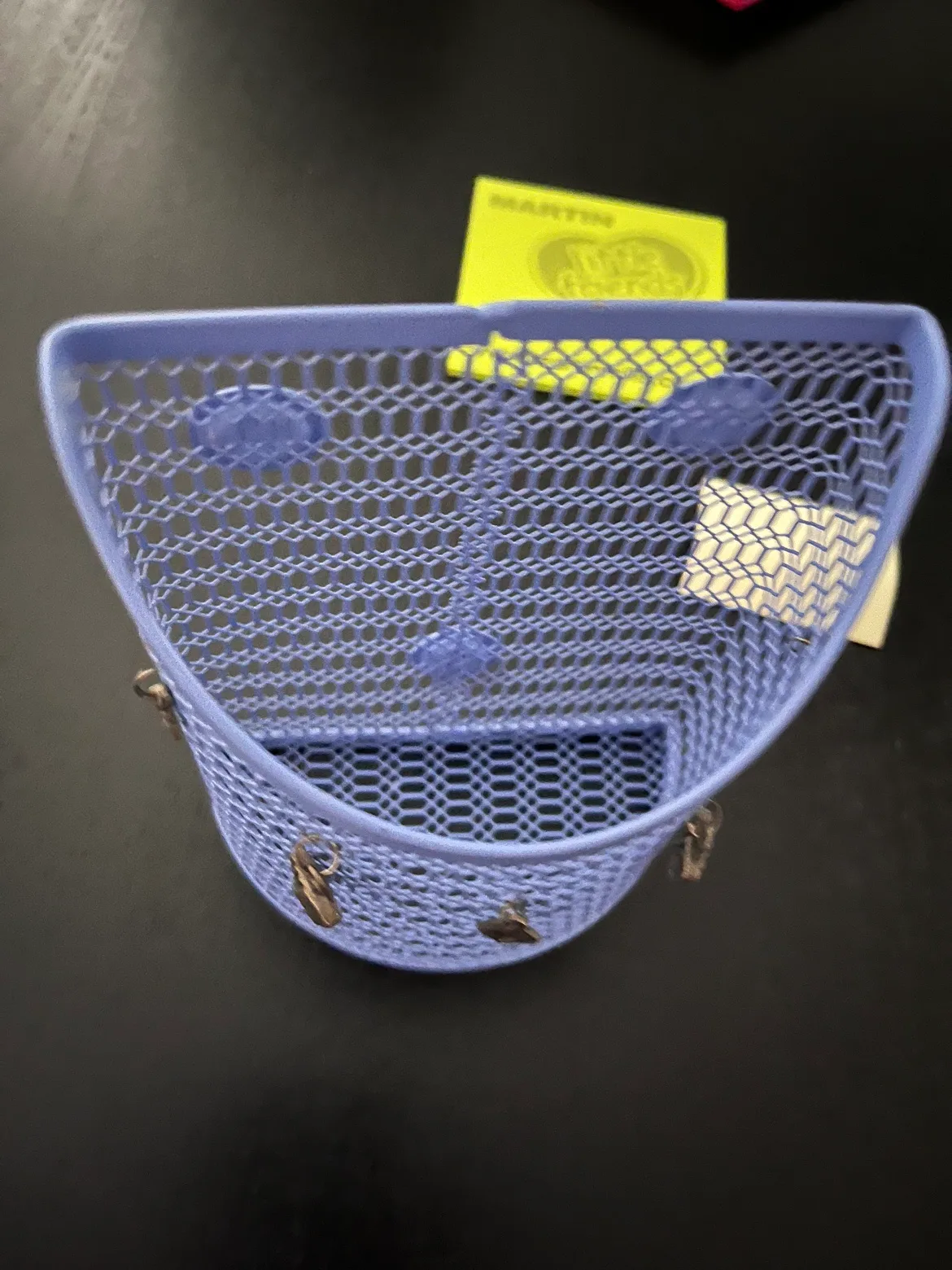 #freecycle Mesh organizer with magnets and some sticky notes image indicator(3)