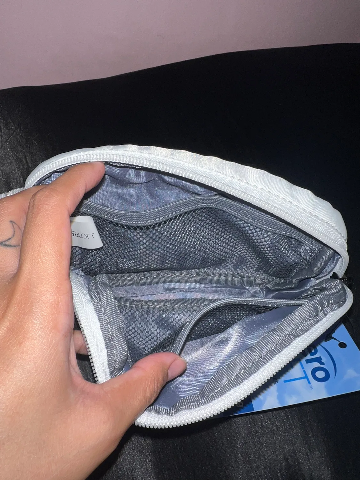 Clinique belt bag image indicator(2)