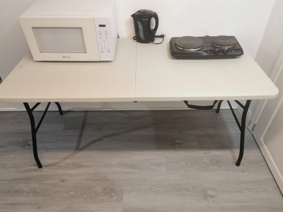 5 ft. Indoor/Outdoor Centre-Folding Table - photo 5