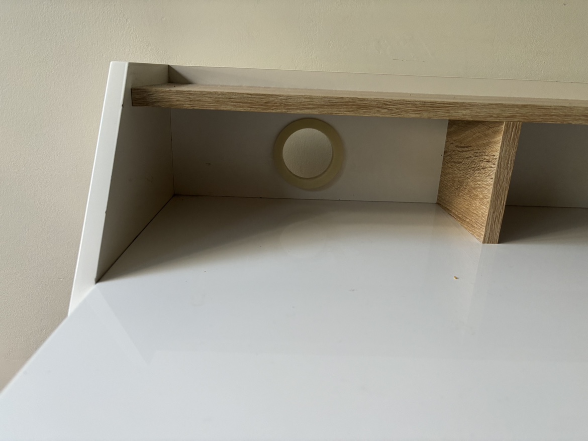 Very pretty White Desk with small drawer - photo 3