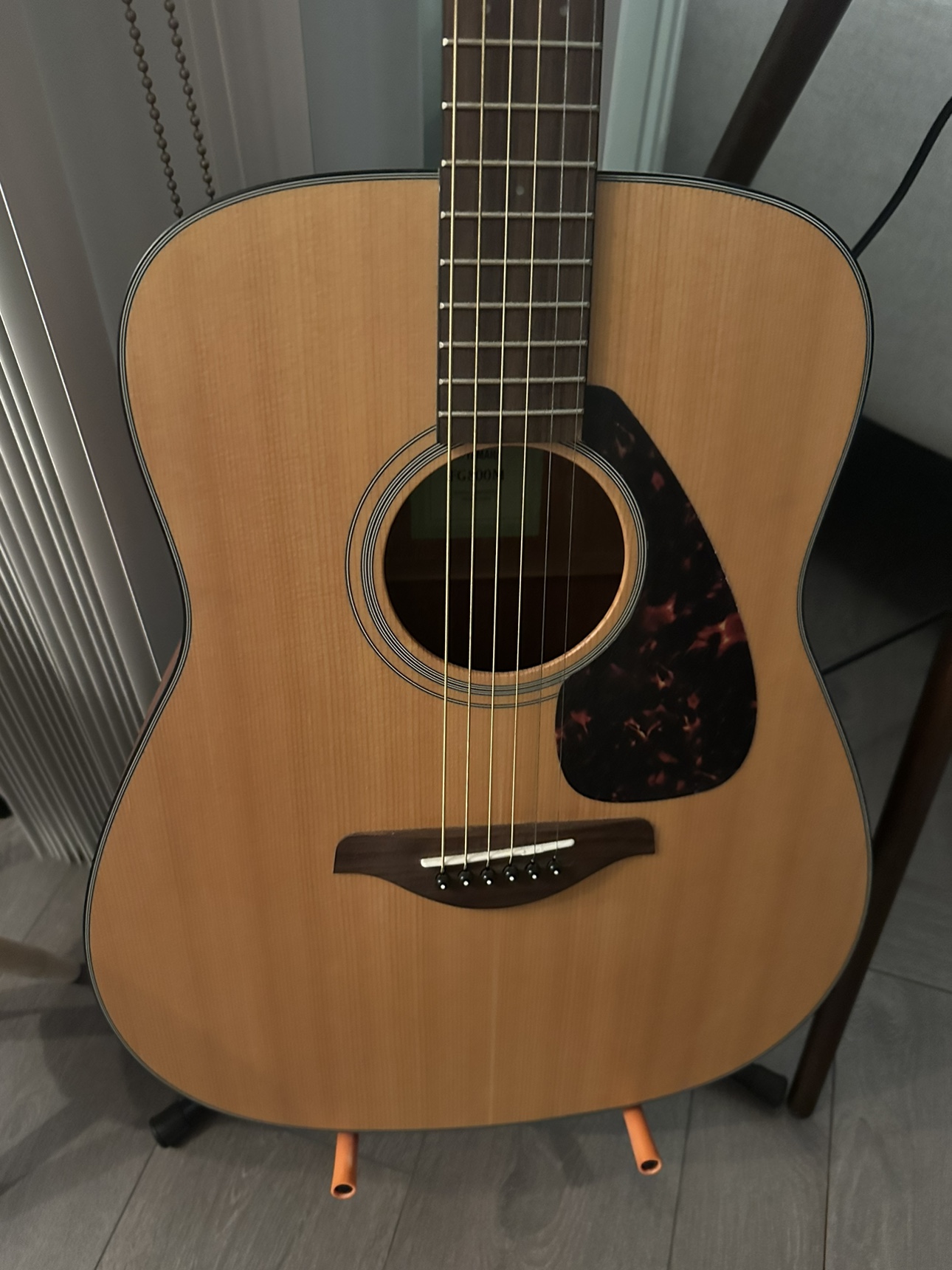 Yamaha Acoustic Guitar with Stand (Great condition!) - photo 3