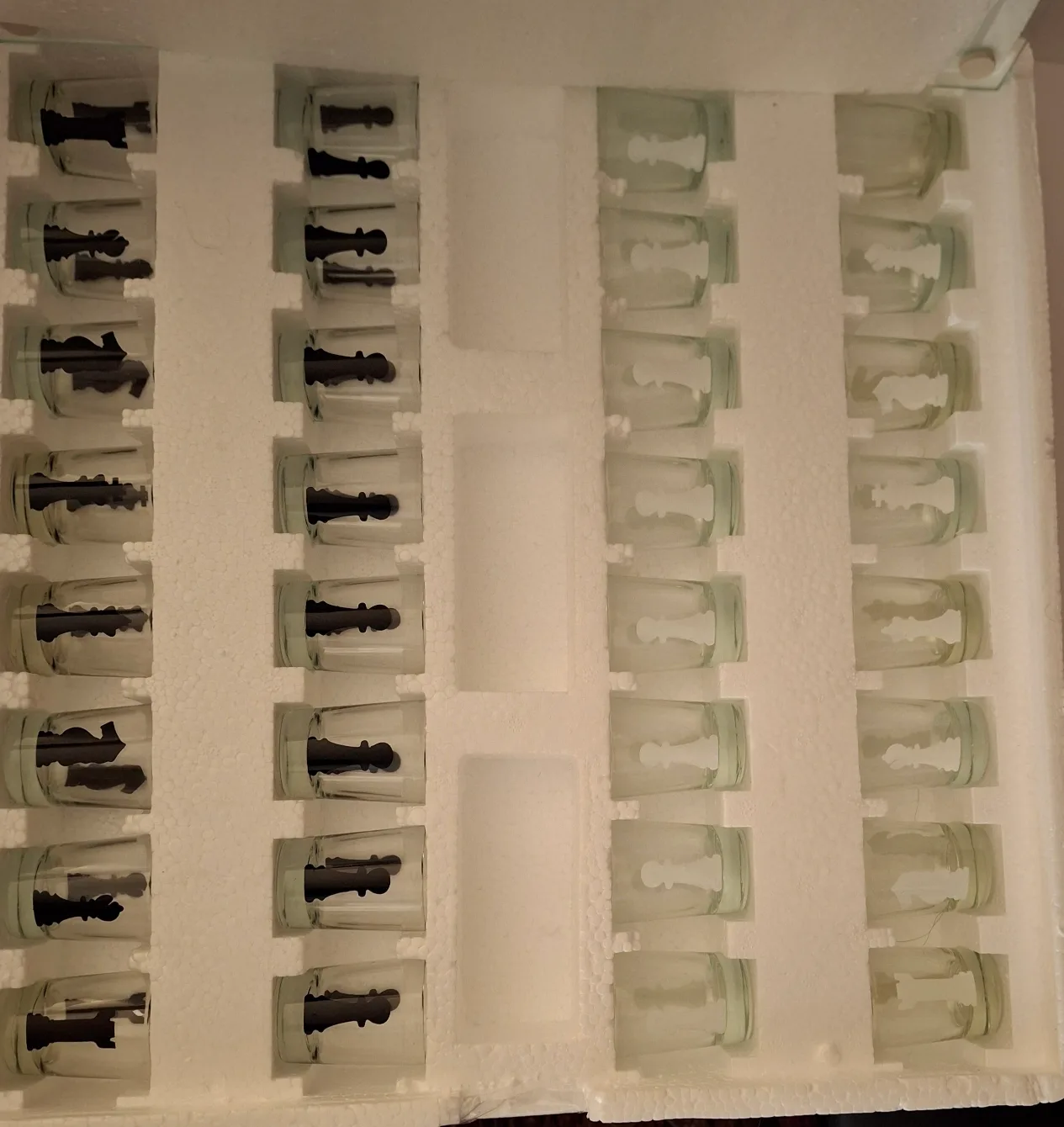 32 SHOT GLASSES CHESS SET GLASS BOARD GAME image indicator(4)