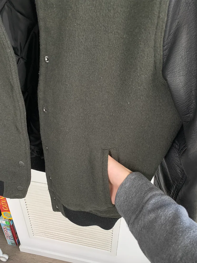 American Eagle Outfitters Varsity Jacket image indicator(2)