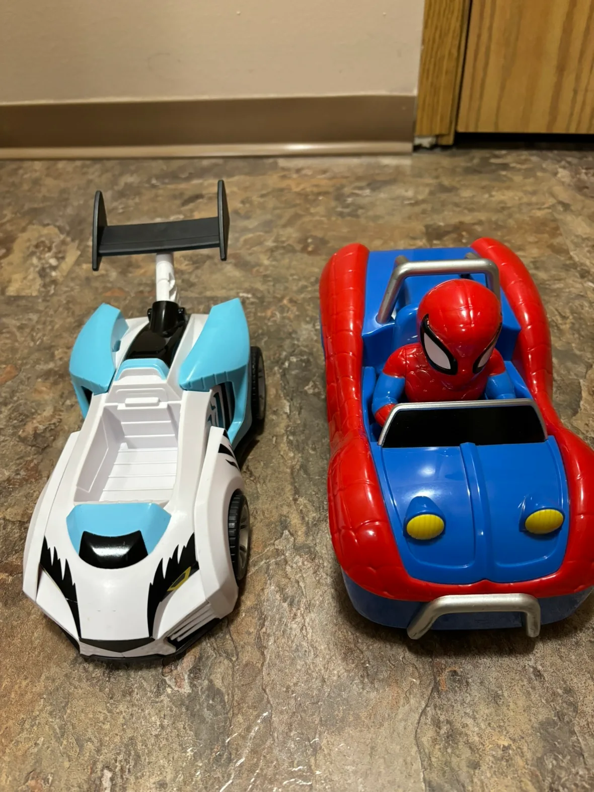 2 Remote Control Cars image indicator(2)