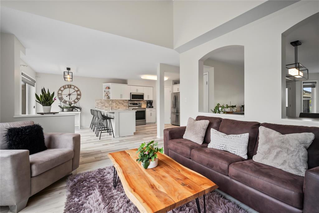 Custom Sofa and 2 Armchairs - photo 2