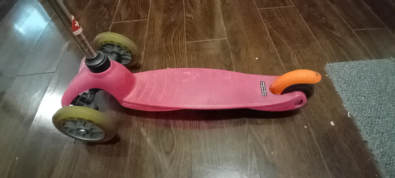 Pink Scooter with Helmet image indicator(3)