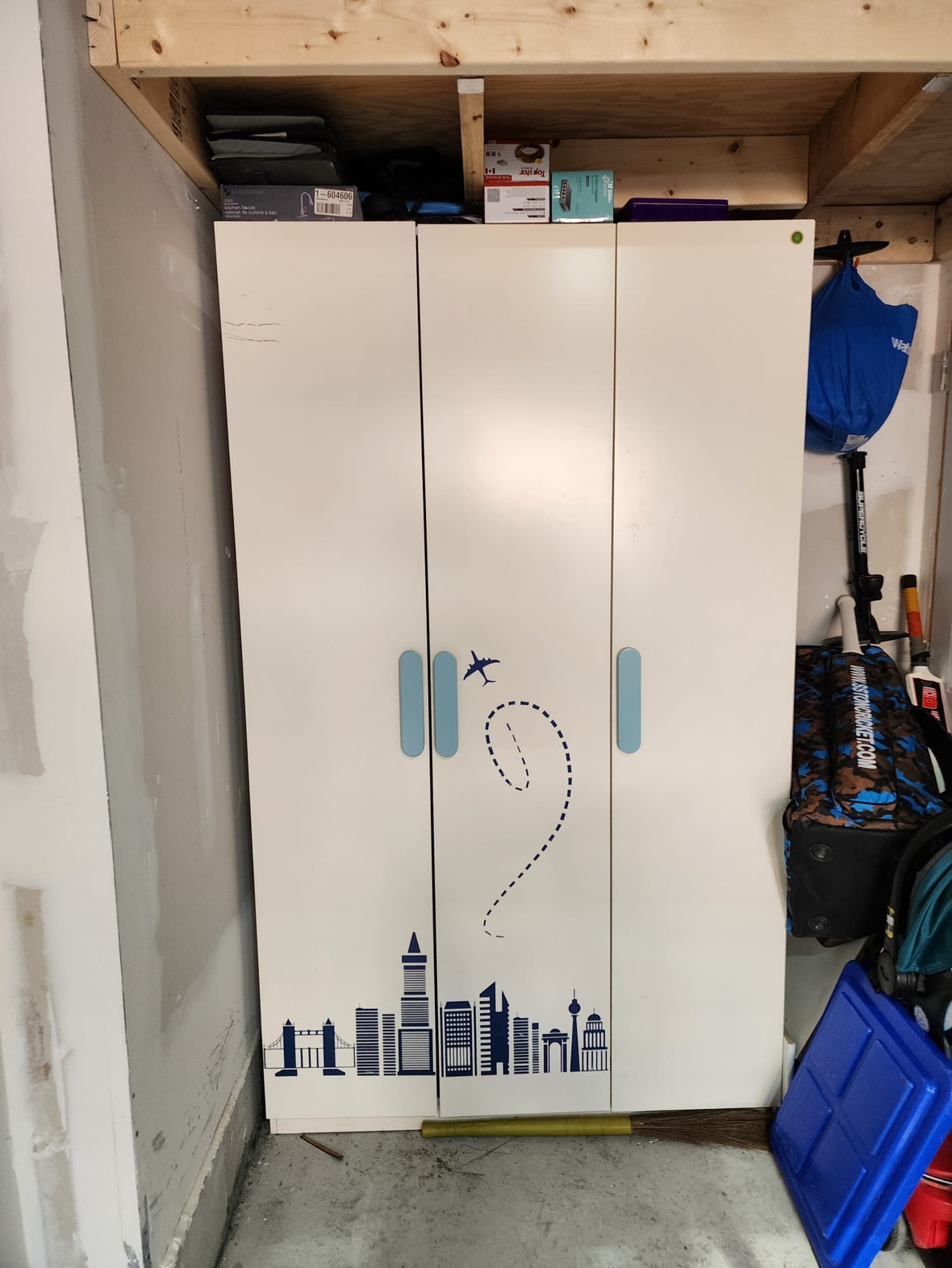 Off-white wardrobe (3-door)