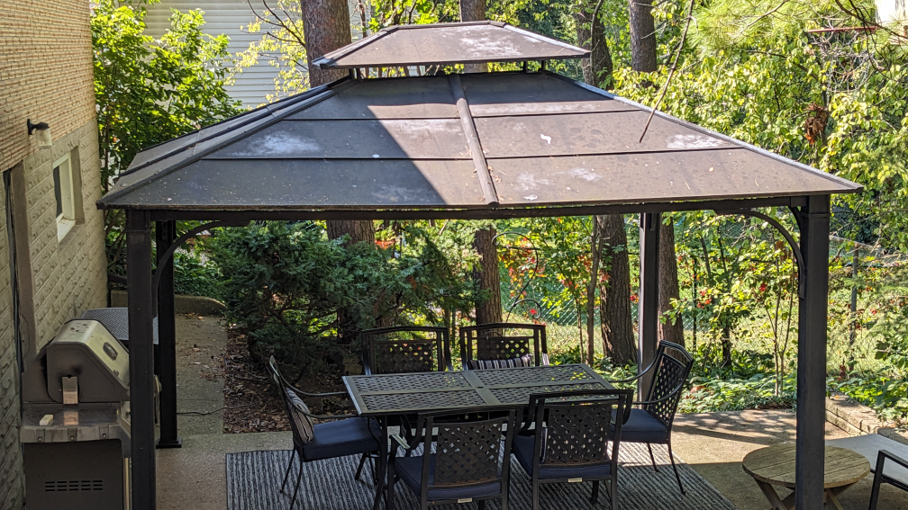 10' x 12' metal Gazebo with screen and panels