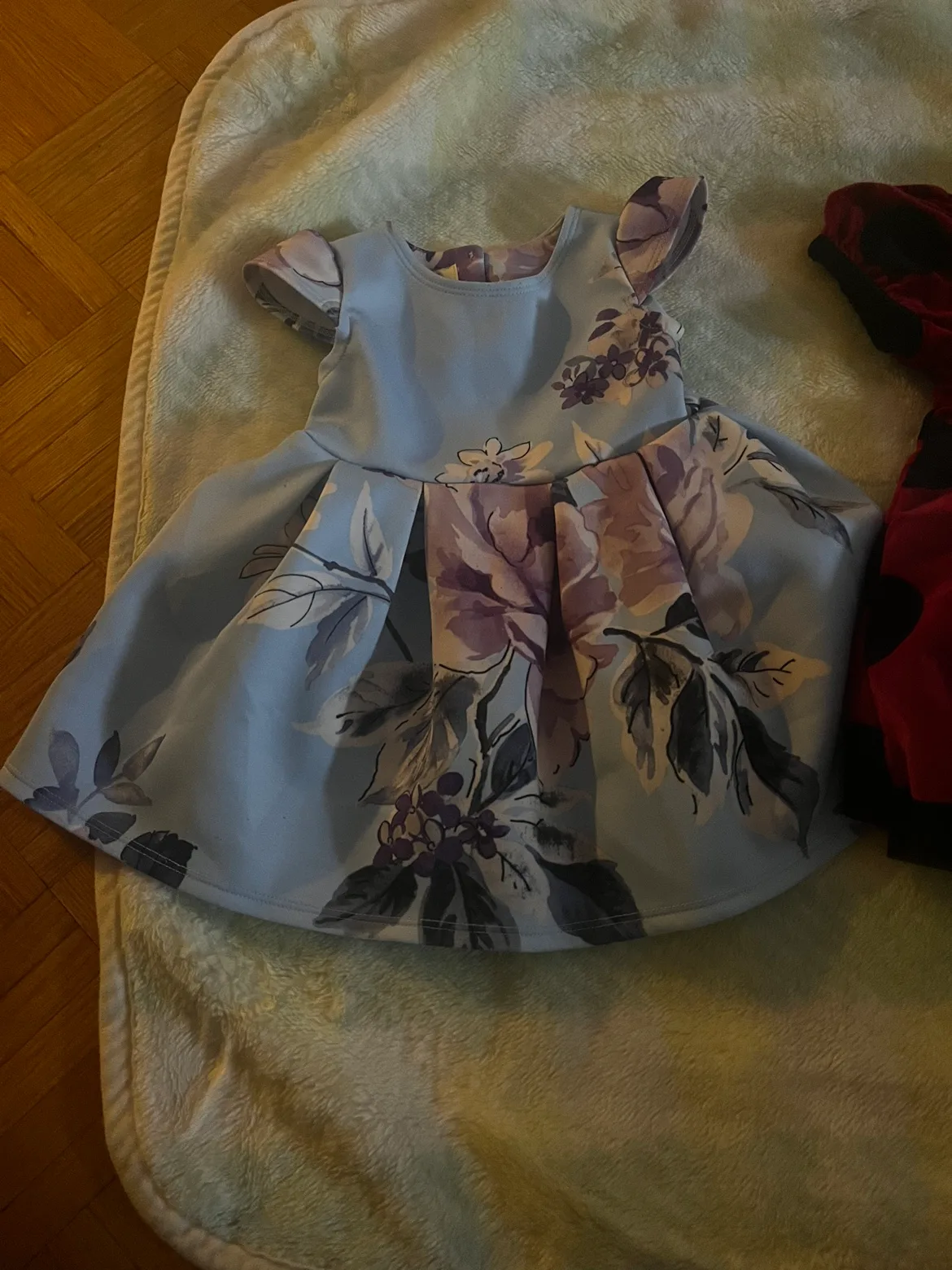 Three Girls' Dresses image indicator(3)