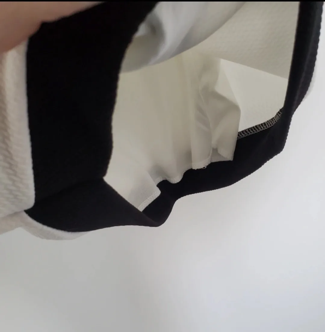 White and Black Dress image indicator(4)