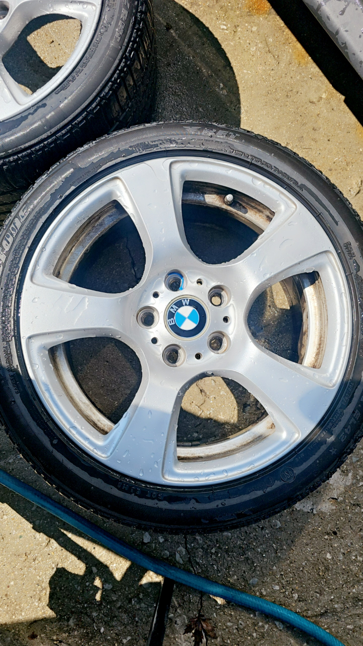 BMW 17" Wheels and Tires like new - photo 4