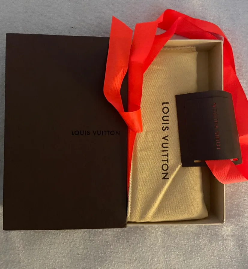 Louis Vuitton Damier Azur Wallet image indicator(4)