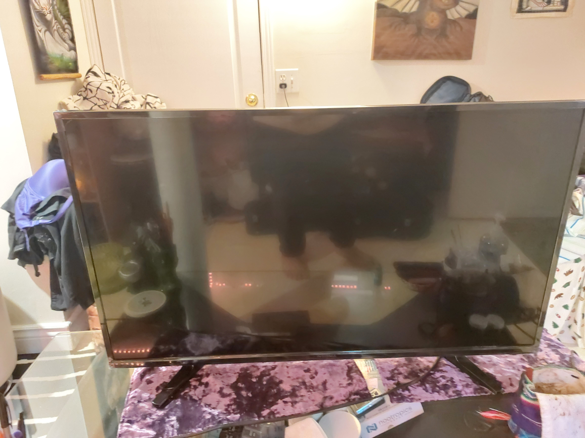Insignia 40" inch LED TV 1080p HD with Roku Stick